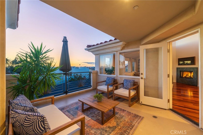 Rare oversized, turnkey townhome west of PCH in Hermosa Beach - Beach Townhome/Townhouse for sale in Hermosa Beach, California on Beachhouse.com