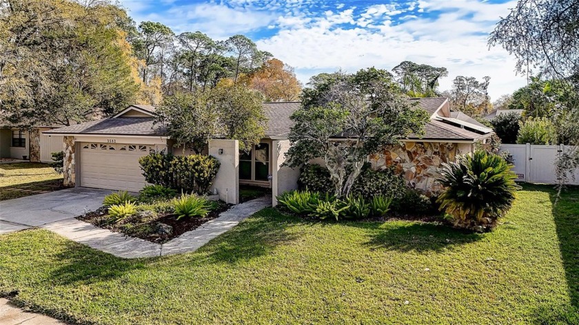 Welcome to beautiful Fairway Forest! This home is a golfer or - Beach Home for sale in Palm Harbor, Florida on Beachhouse.com