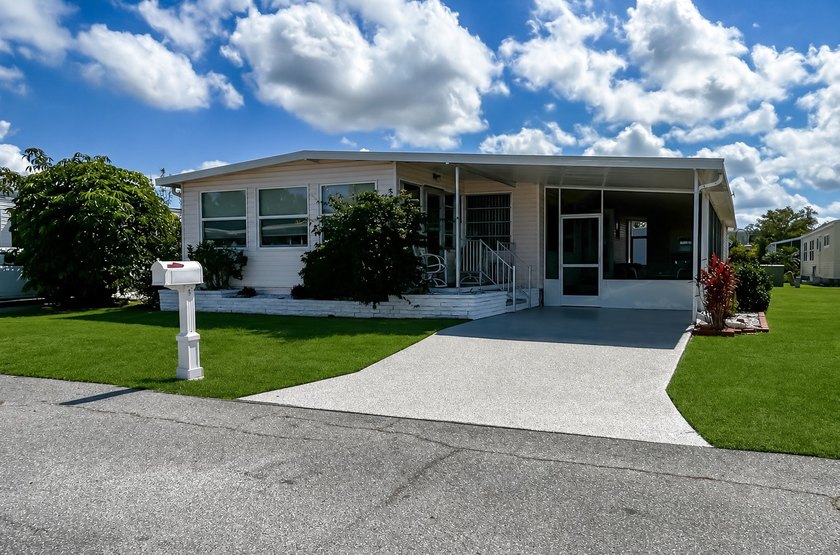 This beautiful 2/2 turnkey is fully furnished and well - Beach Home for sale in Nokomis, Florida on Beachhouse.com