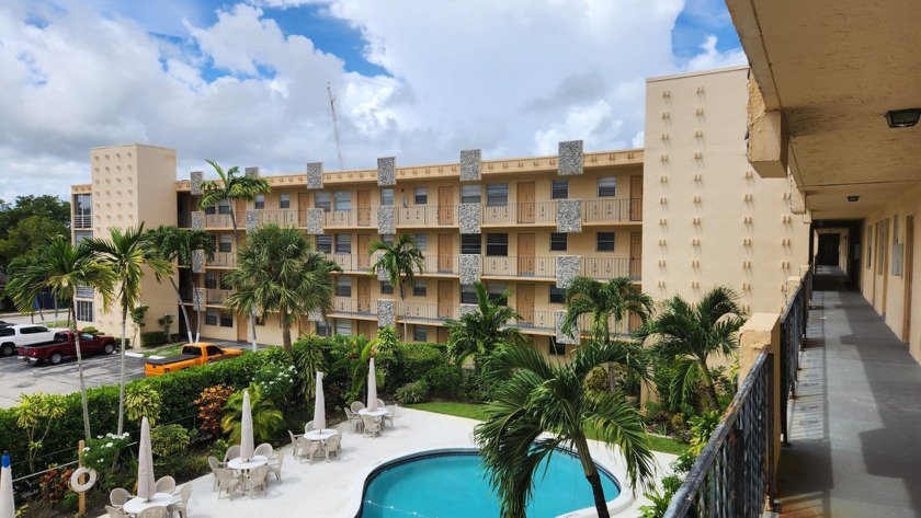 Welcome to this charming getaway at Warrenton House Condos - Beach Condo for sale in Hollywood, Florida on Beachhouse.com