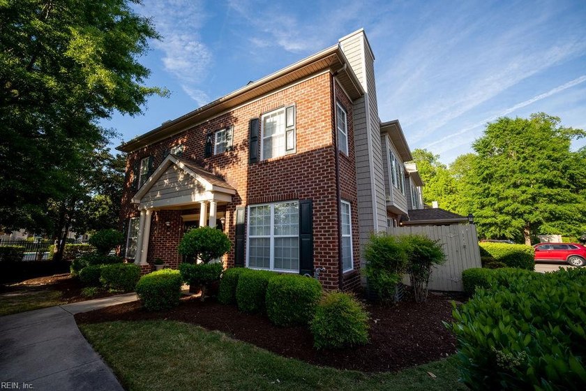 Well-maintained 2-story condo-style townhouse offering a great - Beach Condo for sale in Virginia Beach, Virginia on Beachhouse.com