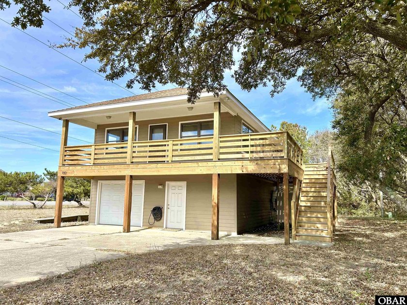 RENOVATED, UPDATED, STEPS TO THE BEACH! This adorable surf shack - Beach Home for sale in Kill Devil Hills, North Carolina on Beachhouse.com