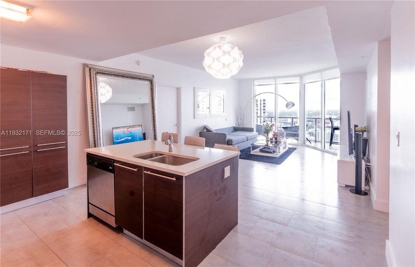 Highly desirable split floor plan with spacious walk-in closets - Beach Condo for sale in Miami, Florida on Beachhouse.com