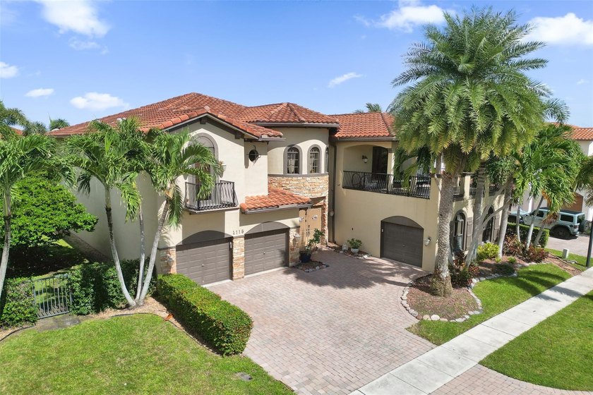 Meticulously maintained 5 bed, 4.5 bath, 3-car garage home in - Beach Home for sale in Boynton Beach, Florida on Beachhouse.com