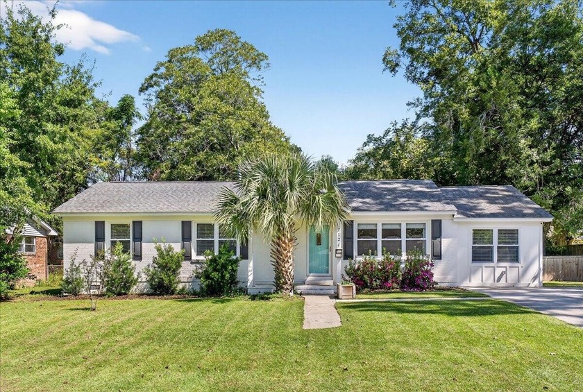 Welcome to this beautifully updated brick ranch in the heart of - Beach Home for sale in Charleston, South Carolina on Beachhouse.com