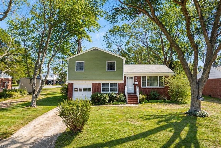 Well-maintained split-level home offering 3 bedrooms, 1 study, 2 - Beach Home for sale in Hampton, Virginia on Beachhouse.com