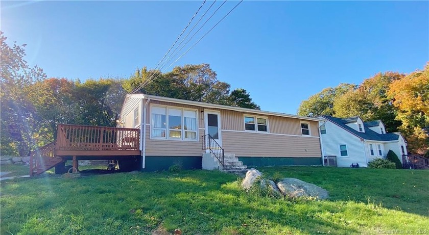 Come and see this classic 3-bedroom 1 bathroom ranch off River - Beach Home for sale in Stonington, Connecticut on Beachhouse.com
