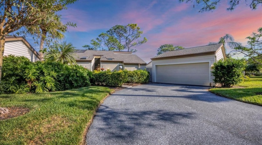 Beautifully updated villa with spectacular golf views in The - Beach Home for sale in Sarasota, Florida on Beachhouse.com