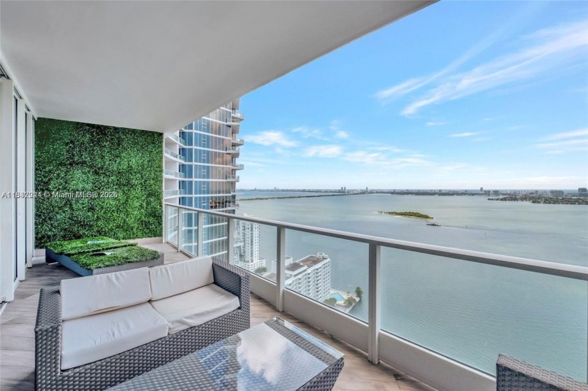 Paramount Bay 34th floor with direct elevator access and - Beach Condo for sale in Miami, Florida on Beachhouse.com