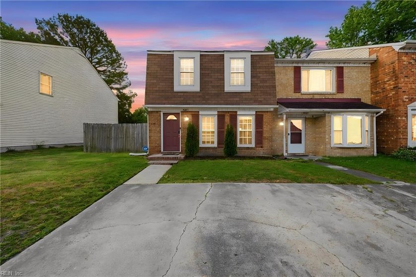 Well-maintained 3-bedroom, 2.5-bath townhome located in the - Beach Townhome/Townhouse for sale in Virginia Beach, Virginia on Beachhouse.com