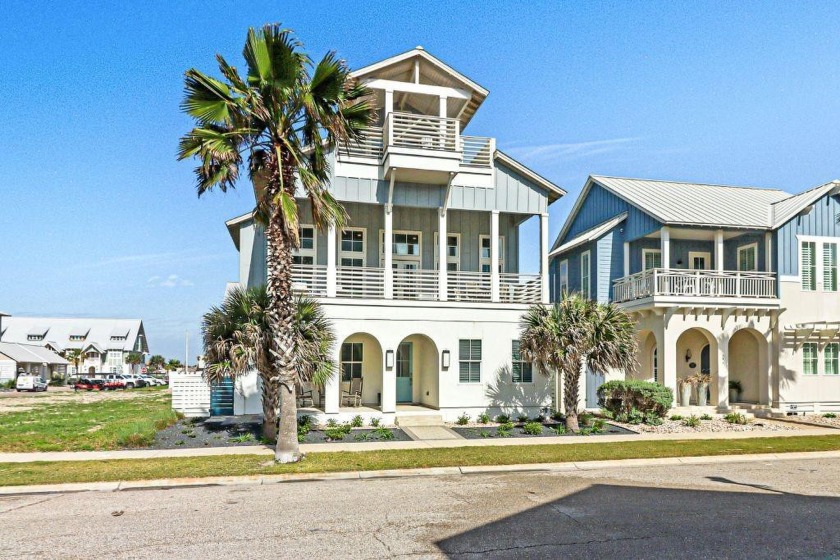 Custom home with 5 bedrooms, 4.5 baths, 2 living rooms - Beach Home for sale in Port Aransas, Texas on Beachhouse.com