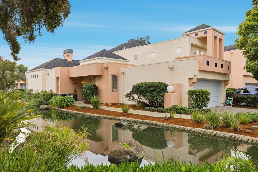 Rarely available single-level end-unit townhome nestled within - Beach Townhome/Townhouse for sale in Redwood City, California on Beachhouse.com