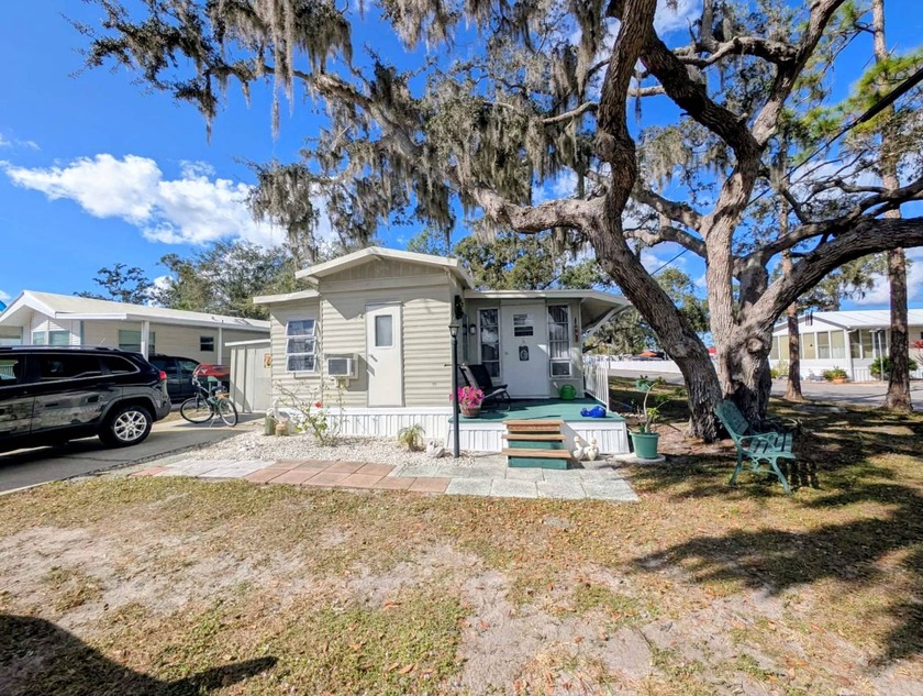 Experience the ultimate Florida retirement in this charming - Beach Home for sale in Ruskin, Florida on Beachhouse.com