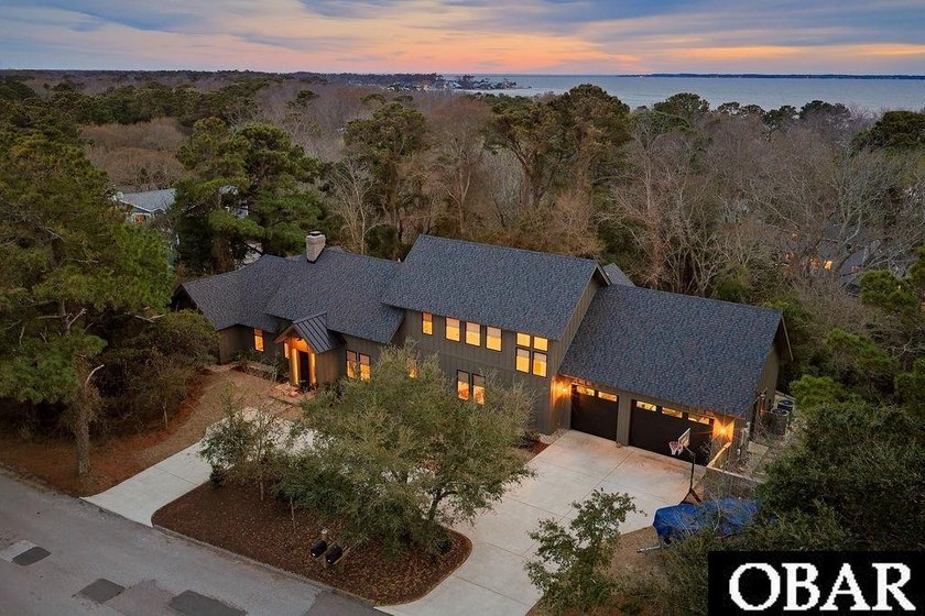 313 Hillcrest Drive is a thoughtfully designed custom home in - Beach Home for sale in Southern Shores, North Carolina on Beachhouse.com