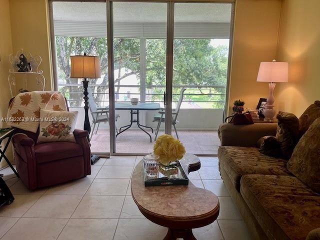 Beautiful 2 bedroom 2 bath condo for sale in Cypress Chase - Beach Condo for sale in Lauderdale Lakes, Florida on Beachhouse.com