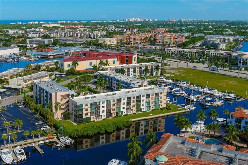 Boaters & Fishermans paradise! Welcome to your urban oasis in - Beach Condo for sale in Naples, Florida on Beachhouse.com