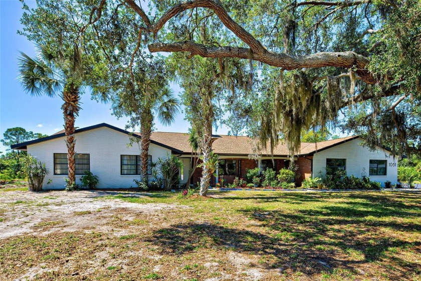 Step away from the hustle and bustle of the city  to the - Beach Home for sale in Englewood, Florida on Beachhouse.com