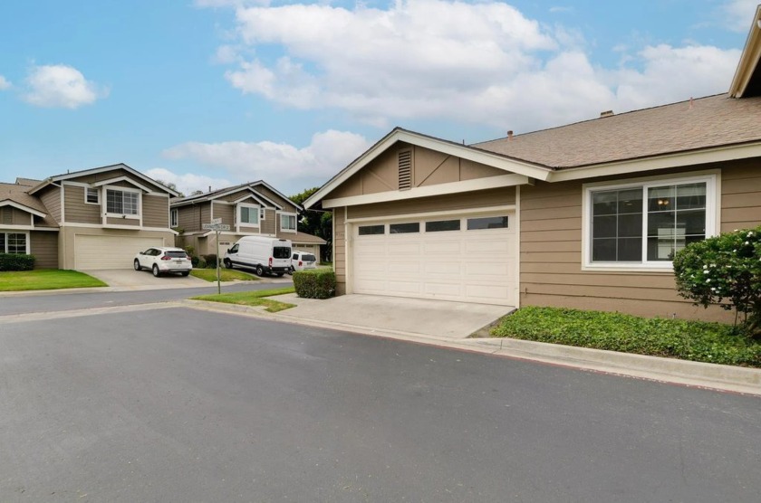 Stunning single-level corner lot townhome in The Cape at - Beach Townhome/Townhouse for sale in Carlsbad, California on Beachhouse.com