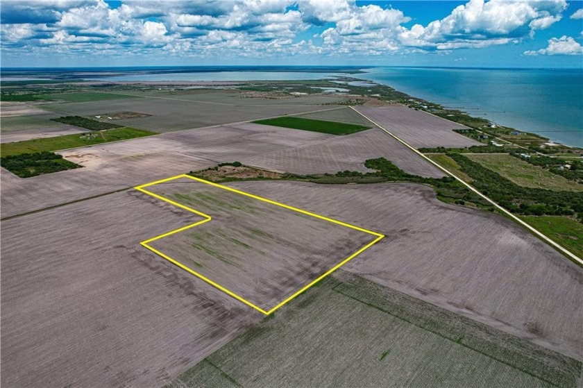Unrestricted 15 acres of land near Bayside. The proximity to - Beach Lot for sale in Bayside, Texas on Beachhouse.com