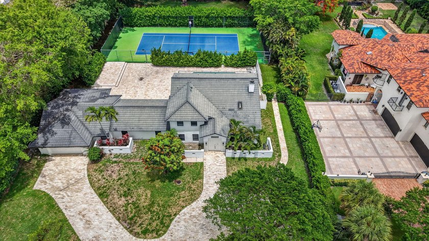 Welcome to 8044 Twin Lake Drive, a spacious 5 bed/ 4 bath home - Beach Home for sale in Boca Raton, Florida on Beachhouse.com