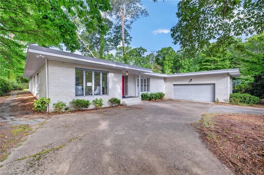 5221 Shenstone Circle is set on a generously sized, tree-lined - Beach Home for sale in Virginia Beach, Virginia on Beachhouse.com