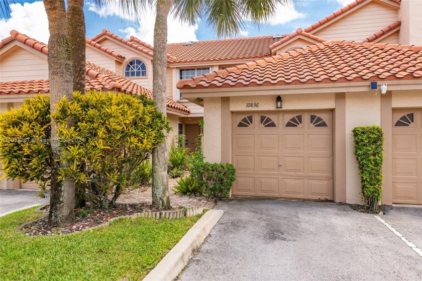 Water front property,  Rarely available !!!! Adorable and cozy - Beach Townhome/Townhouse for sale in Coral Springs, Florida on Beachhouse.com