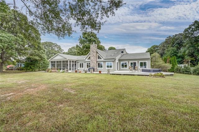 Beautiful 4 bedroom 2.5 bath home situated 2.47 acres with a - Beach Home for sale in Reedville, Virginia on Beachhouse.com