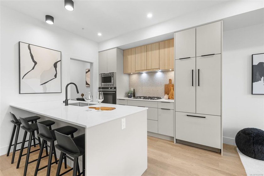 MOVE IN READY! SHOW SUITE now open 12-2pm (Thursday, Friday & - Beach Condo for sale in Langford, British Columbia on Beachhouse.com