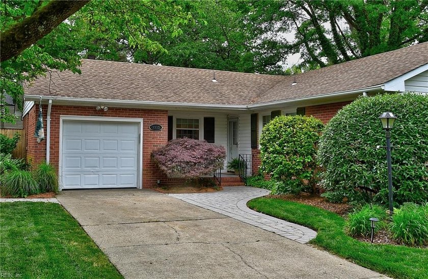 Move-in ready brick ranch in sought-after Kings Grant with oak - Beach Home for sale in Virginia Beach, Virginia on Beachhouse.com