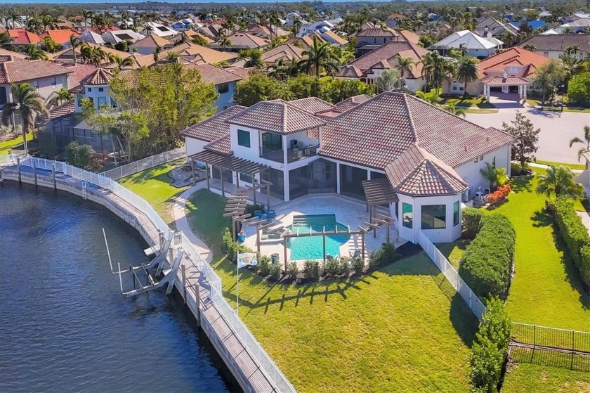 STOP!!! with that curb appeal! This beautiful custom built home - Beach Home for sale in Bradenton, Florida on Beachhouse.com