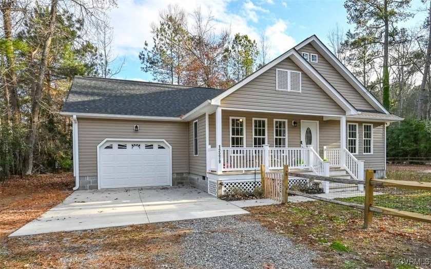 LIKE NEW!!! Full front porch. ASSOCIATION IS STRICKLY VOLUNTEER - Beach Home for sale in Gloucester, Virginia on Beachhouse.com