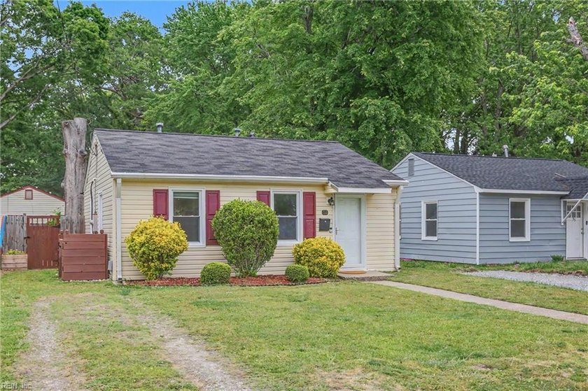 Welcome to 51 Phelps Circle in Hampton-a charming place to call - Beach Home for sale in Hampton, Virginia on Beachhouse.com
