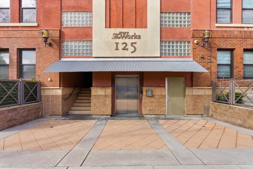 This well-designed junior one-bedroom condo is ready for a new - Beach Condo for sale in San Jose, California on Beachhouse.com
