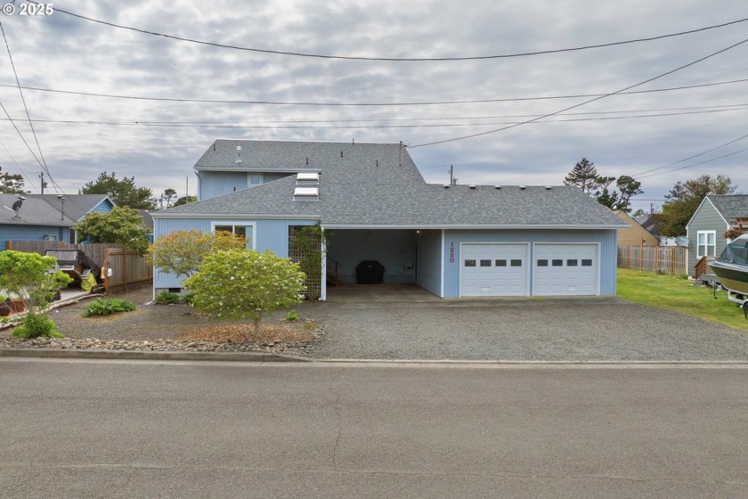 What are you looking for in a beach house? Walkability? A quiet - Beach Home for sale in Seaside, Oregon on Beachhouse.com