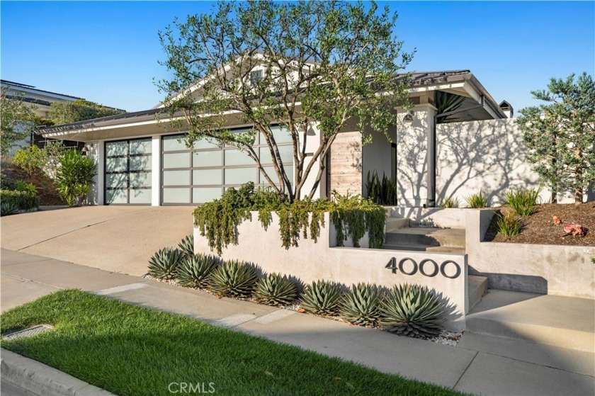 4000 Topside is a beautifully remodeled single-level home that - Beach Home for sale in Corona Del Mar, California on Beachhouse.com