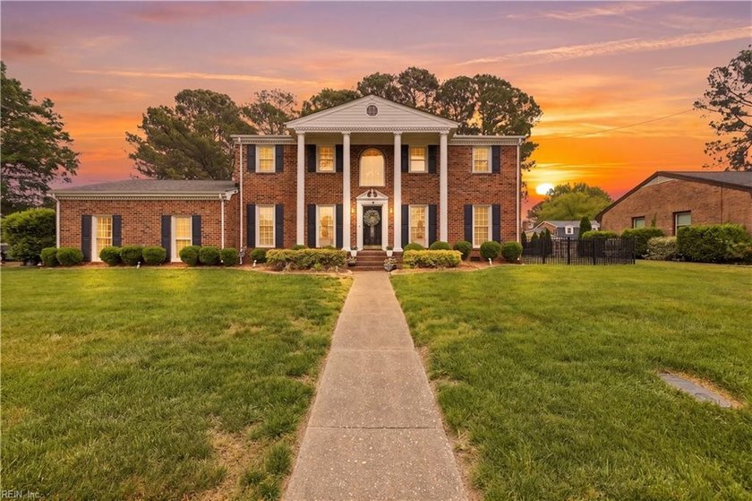 Welcome home to this gorgeous colonial style home w/ huge - Beach Home for sale in Portsmouth, Virginia on Beachhouse.com