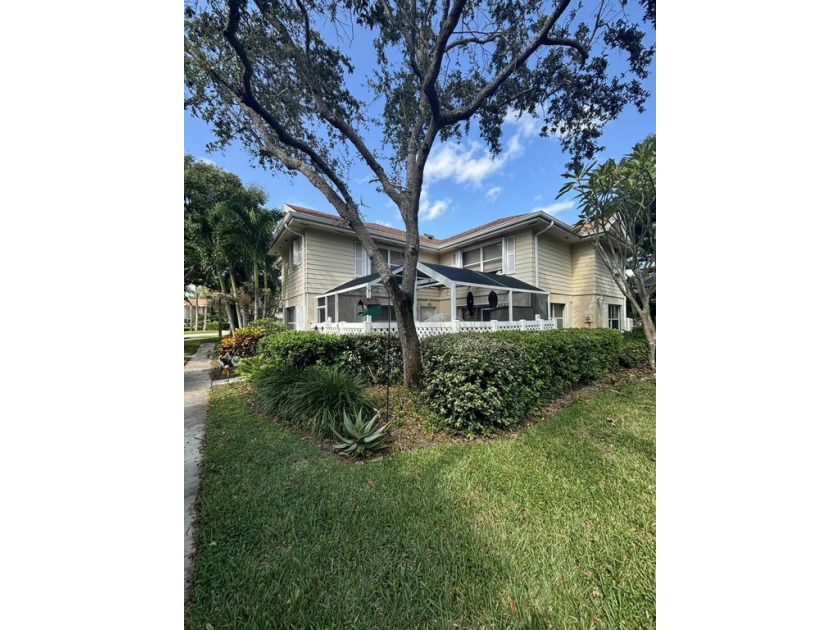 This beautiful double master suite townhome is move-in ready - Beach Townhome/Townhouse for sale in West Palm Beach, Florida on Beachhouse.com