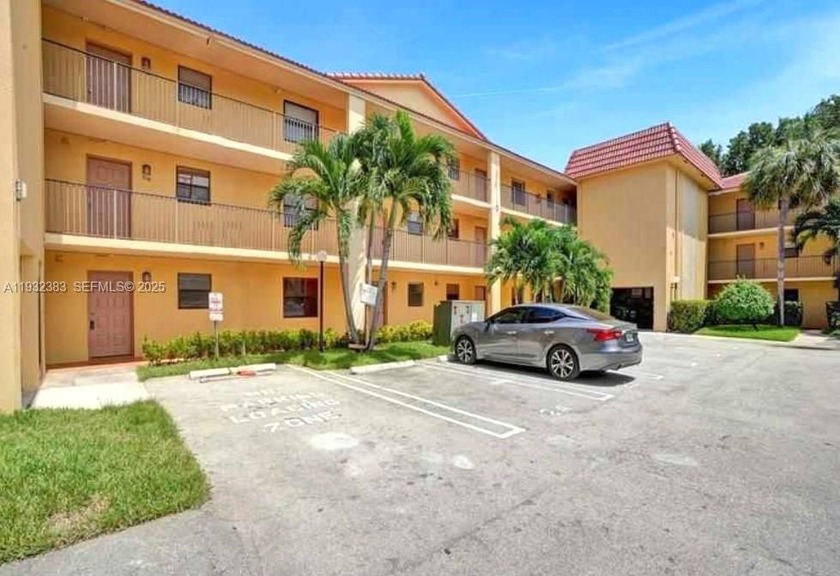 MOVE IN READY,  2BD/2BA TOP FLOOR with a peaceful Lake and - Beach Condo for sale in Coral Springs, Florida on Beachhouse.com