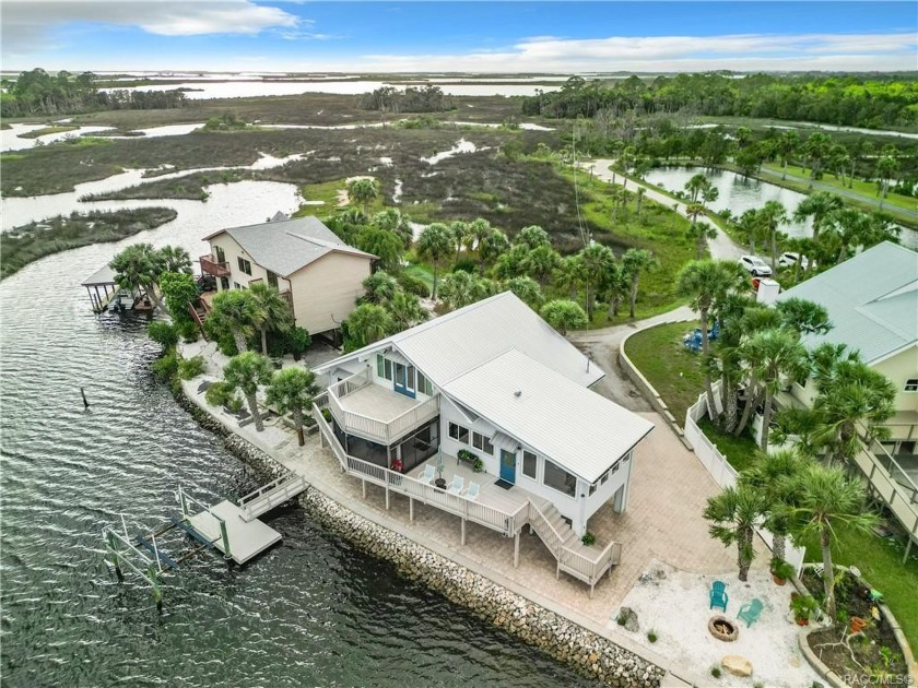 Extensive updates!- Welcome to your gated waterfront paradise in - Beach Home for sale in Crystal River, Florida on Beachhouse.com