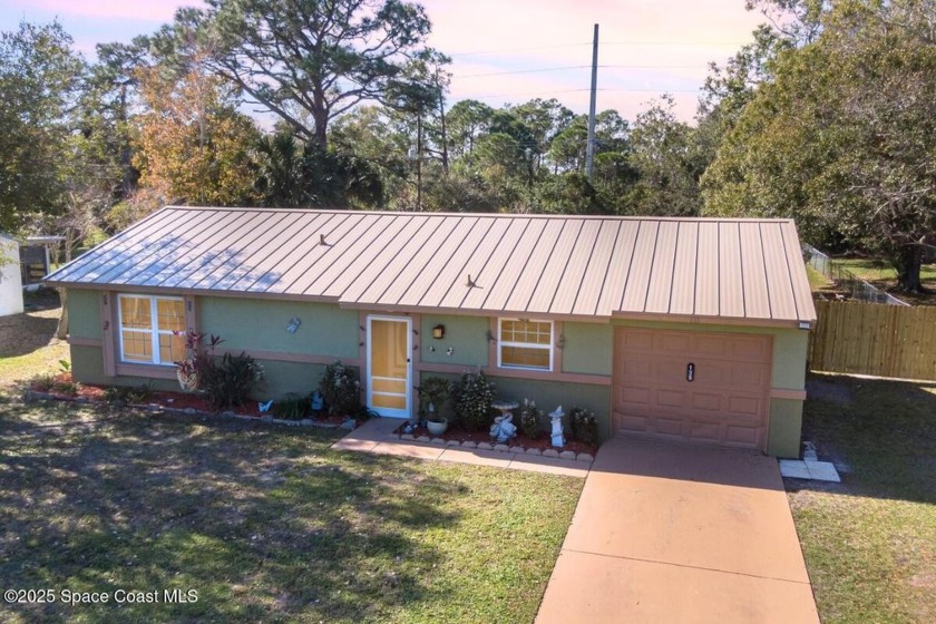 Bring your Boat or RV! This charming home is perfect as a - Beach Home for sale in Sebastian, Florida on Beachhouse.com