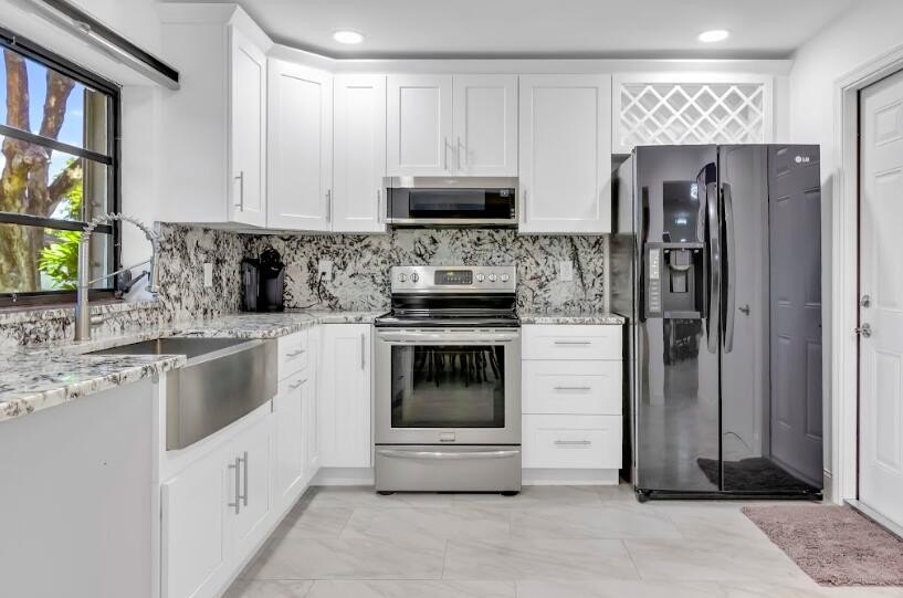 Nestled on a peaceful cul-de-sac, this stunning, fully furnished - Beach Home for sale in Boynton Beach, Florida on Beachhouse.com