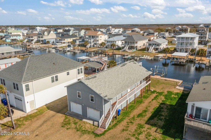 Explore the potential of this 3-bedroom, 2-bathroom home that - Beach Home for sale in Surf City, North Carolina on Beachhouse.com