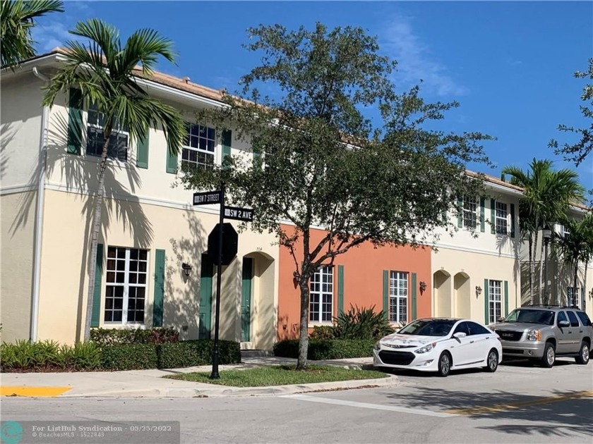 Beautiful 3 BR, 2.5 Bath Townhouse in Desirable Orchid Grove - Beach Townhome/Townhouse for sale in Pompano Beach, Florida on Beachhouse.com