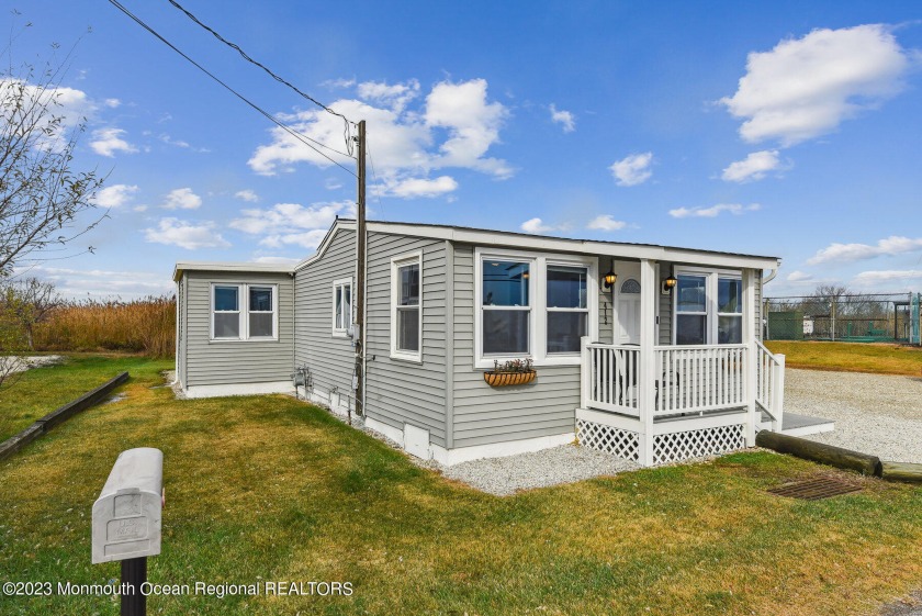 Located on a 6600' lot directly across from Barnegat Bay - Beach Home for sale in Barnegat, New Jersey on Beachhouse.com
