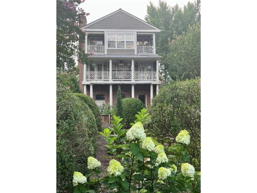 This 4 bedrooms, 3.5 bath home has been completely restored with - Beach Home for sale in Smithfield, Virginia on Beachhouse.com