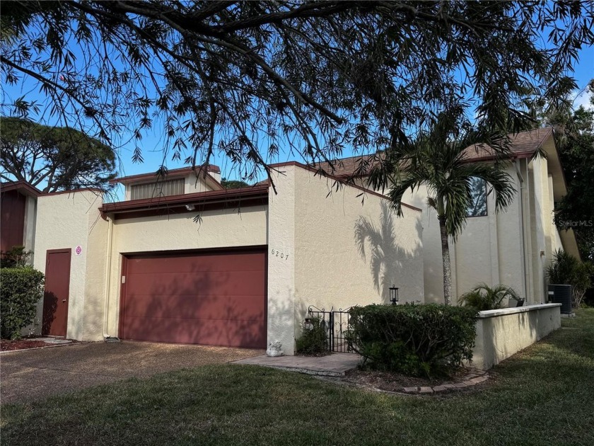 Welcome home to The Racquet Club in a lovely West Bradenton area - Beach Condo for sale in Bradenton, Florida on Beachhouse.com