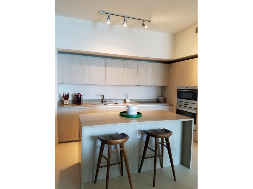 GREAT DEAL! AMAZING PENTHOUSE UNIT UNIT!! Oceanfront 1/1 - Beach Condo for sale in Hollywood, Florida on Beachhouse.com