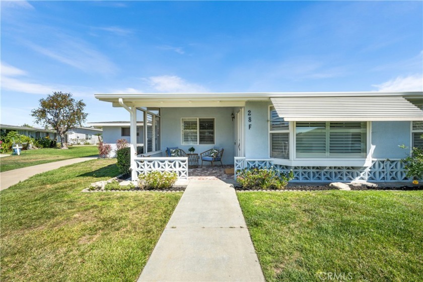 Charming  and bright corner unit overlooking a partial greenbelt - Beach Other for sale in Seal Beach, California on Beachhouse.com