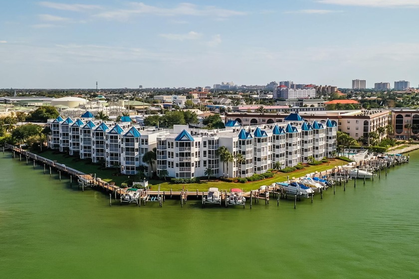 Welcome to waterfront condo living! This 2-bedroom, 2-bathroom - Beach Condo for sale in Marco Island, Florida on Beachhouse.com