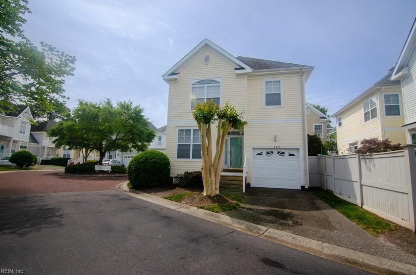 Well maintained updated detached 2 story condo with garage - Beach Condo for sale in Virginia Beach, Virginia on Beachhouse.com